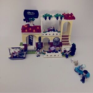 Lego Friends set# 41379. Heartlake City Restaurant. 624 pieces. Mostly complete.